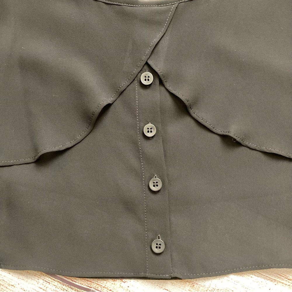 BCBGeneration Chiffon Crop Top Vest Women’s NWT Size M - Picture 2 of 6